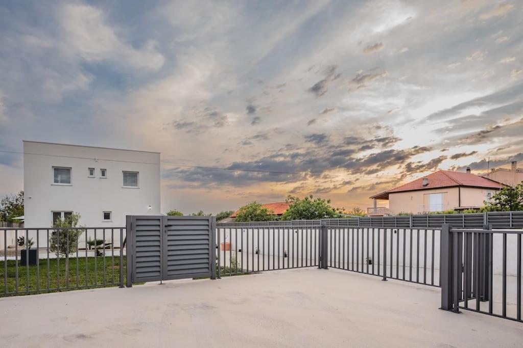 Villa Leny With Pool Sukošan Exterior foto